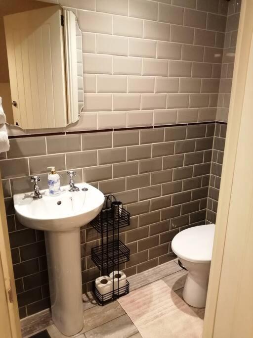 1 Bed The Stable At Llanrhidian Gower With Sofa Bed For Additional Guests Apartment Swansea